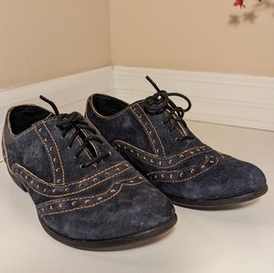 BOC blue suede women's 6.5 Oxford